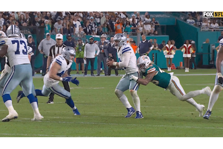 Dak Prescott gives up his hand